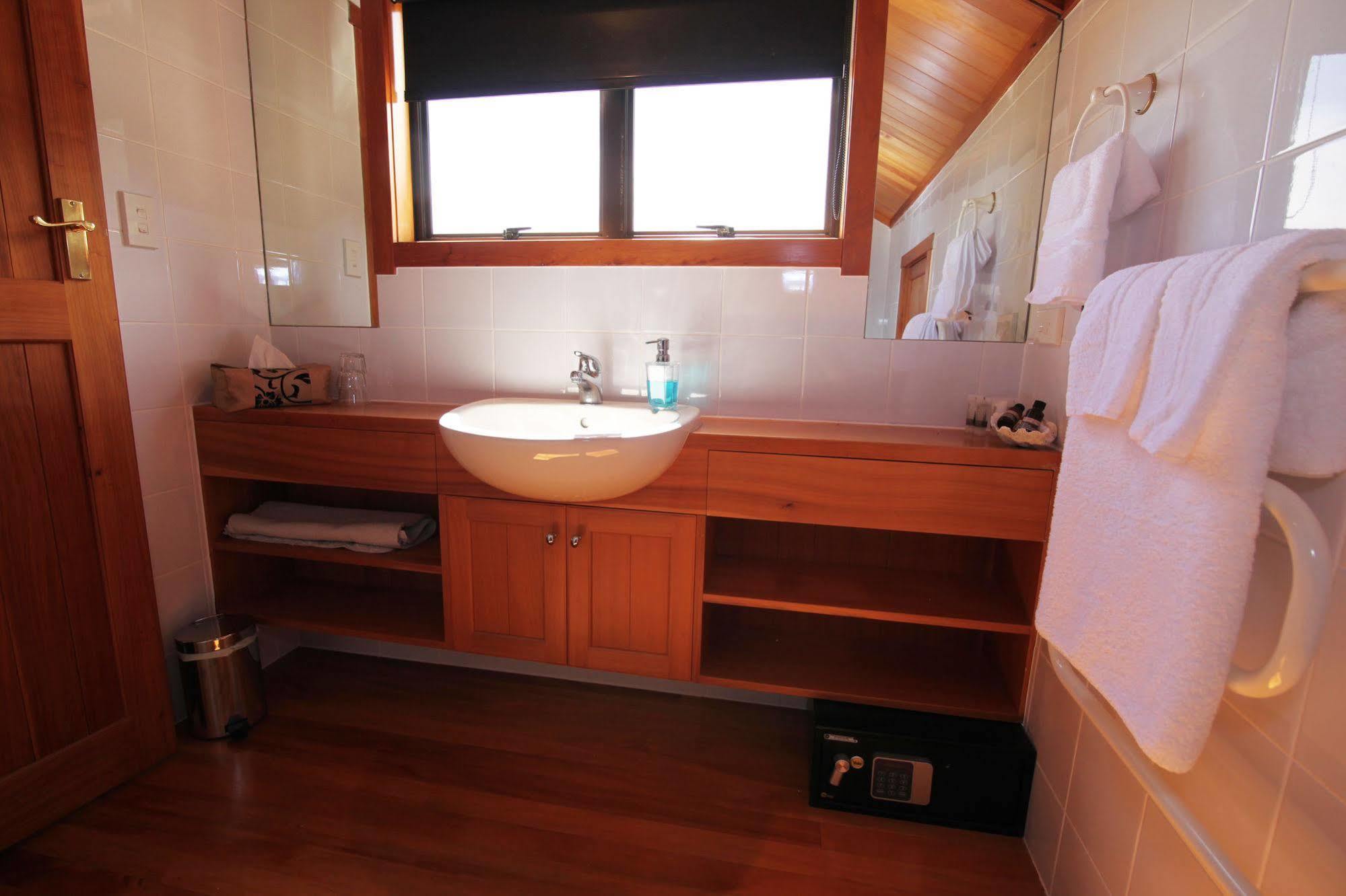Te Puru Beach Lodge Экстерьер фото